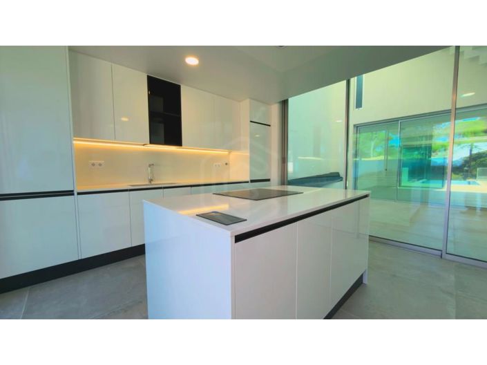 Image No.20-3 Bed House for sale