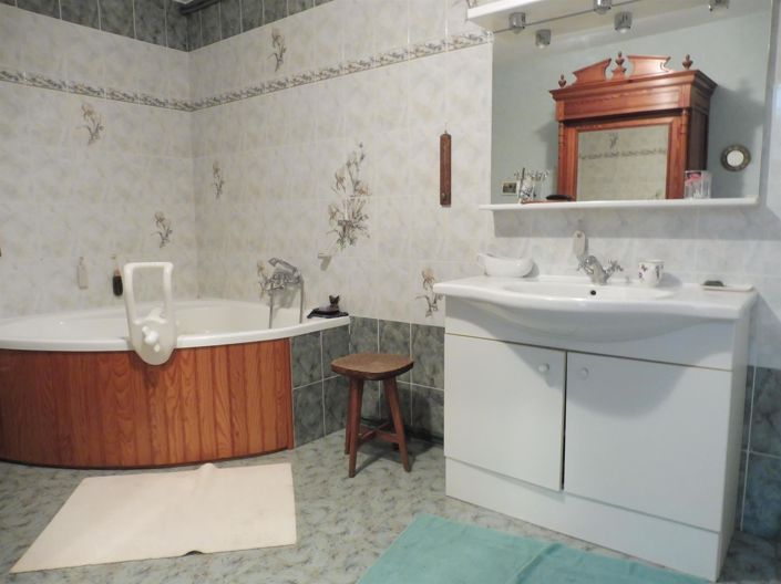 Image No.19-4 Bed House for sale