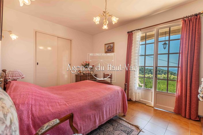 Image No.19-3 Bed House for sale