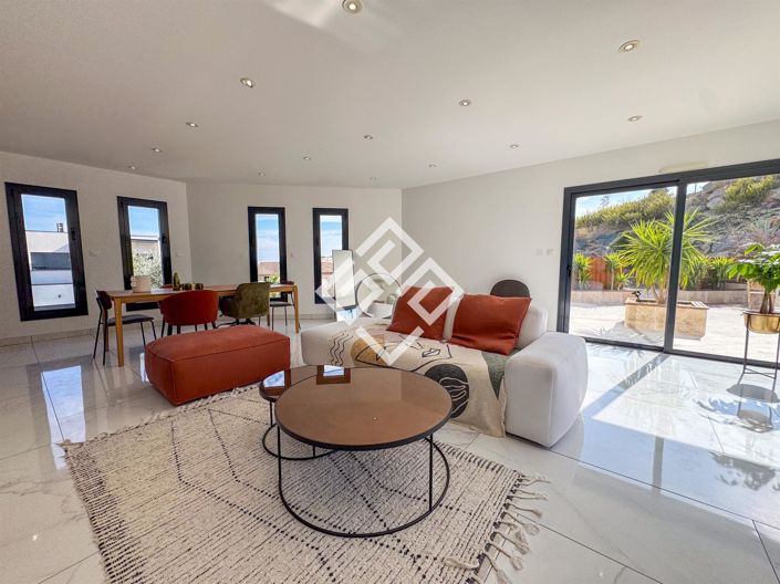 Image No.2-3 Bed House for sale