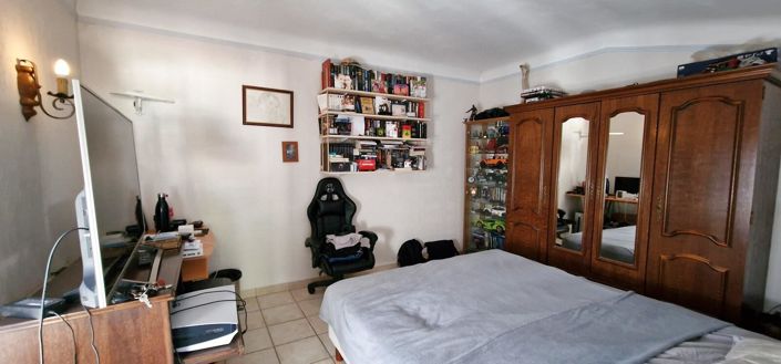 Image No.18-4 Bed House for sale