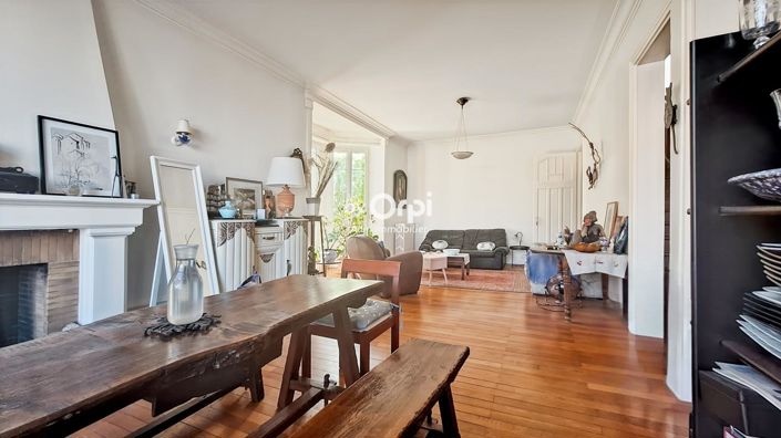 Image No.5-6 Bed House for sale