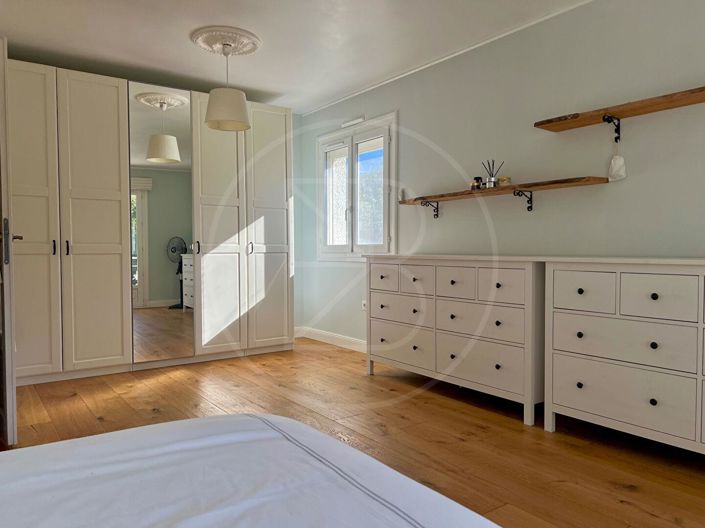 Image No.11-3 Bed House for sale