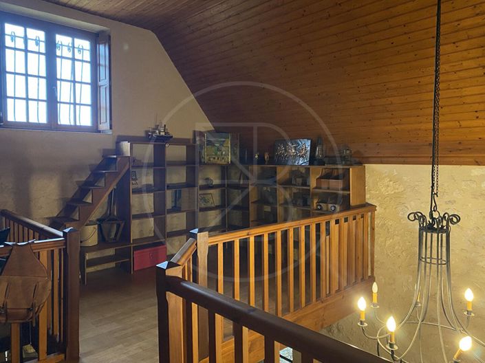 Image No.12-5 Bed House for sale