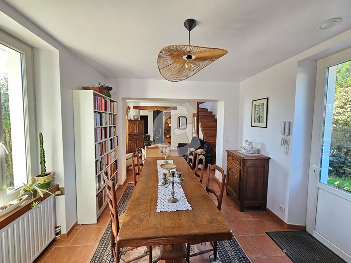 Image No.5-2 Bed House for sale