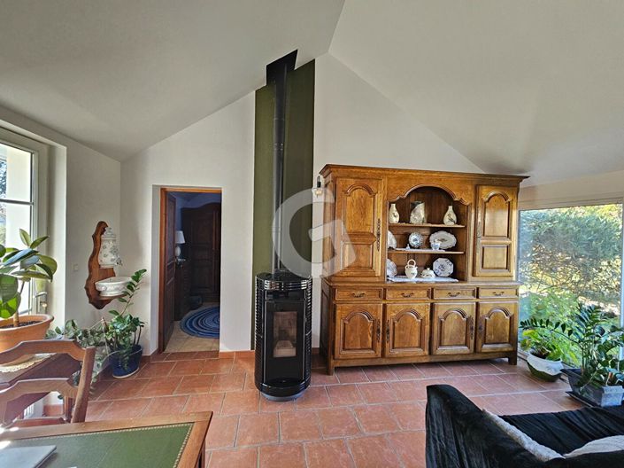 Image No.8-2 Bed House for sale