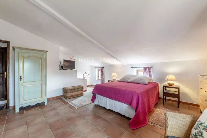 Image No.19-7 Bed House for sale