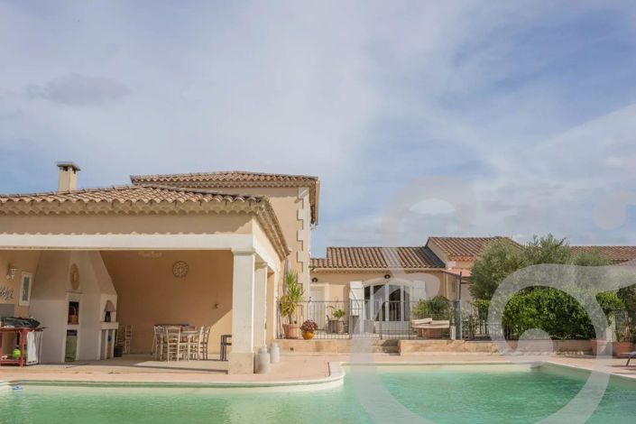 Image No.2-4 Bed House for sale