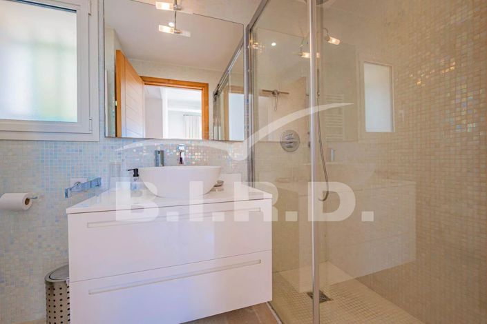 Image No.15-5 Bed House for sale