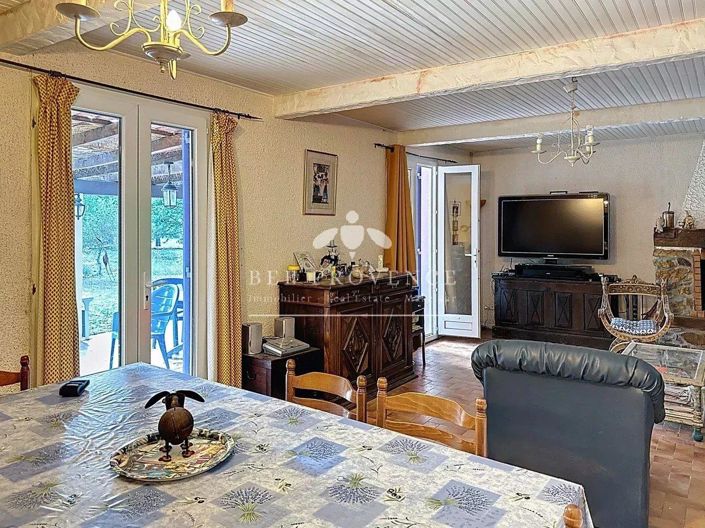 Image No.8-5 Bed House for sale