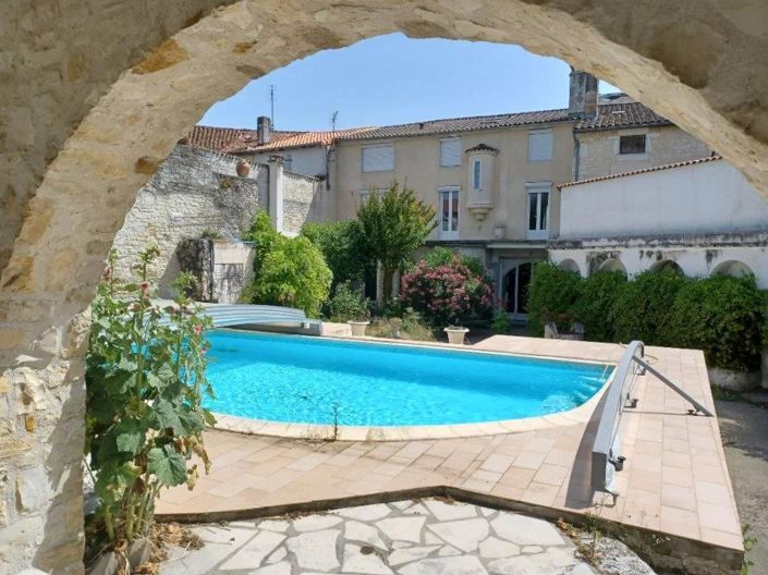 Image No.1-7 Bed House for sale