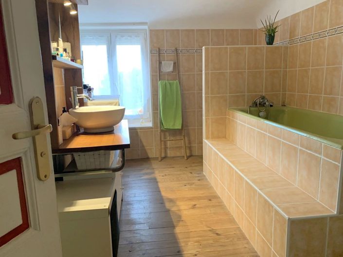 Image No.19-7 Bed House for sale