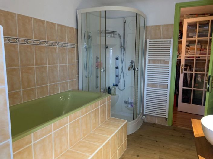 Image No.20-7 Bed House for sale