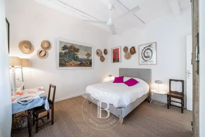 Image No.6-5 Bed House for sale