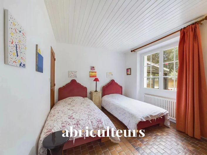 Image No.10-6 Bed House for sale