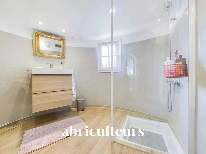 Image No.12-6 Bed House for sale