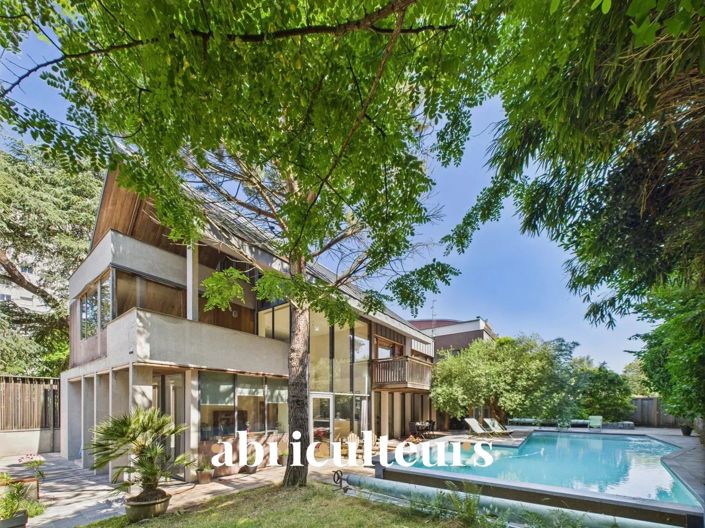 Image No.1-5 Bed House for sale