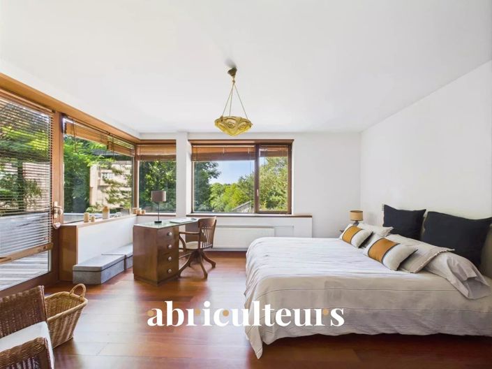 Image No.9-5 Bed House for sale