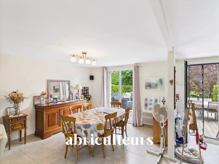 Image No.2-4 Bed House for sale