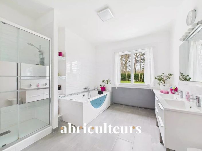 Image No.8-3 Bed House for sale