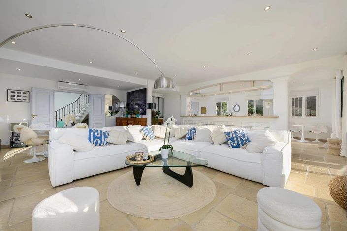 Image No.9-7 Bed House for sale