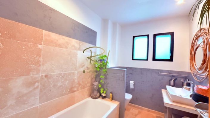 Image No.7-4 Bed House for sale