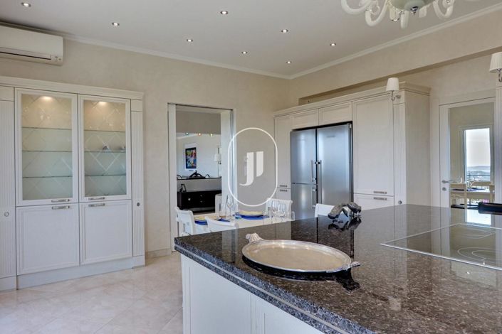 Image No.24-7 Bed House for sale