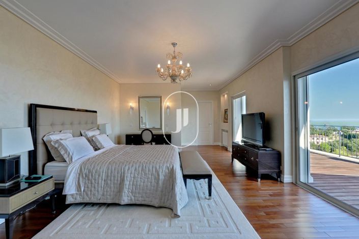 Image No.27-7 Bed House for sale