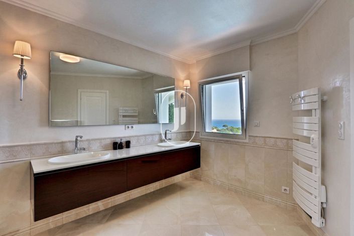 Image No.42-7 Bed House for sale