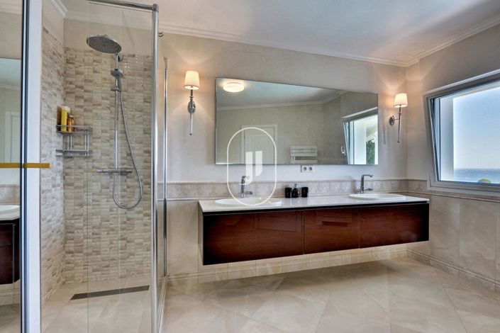 Image No.43-7 Bed House for sale