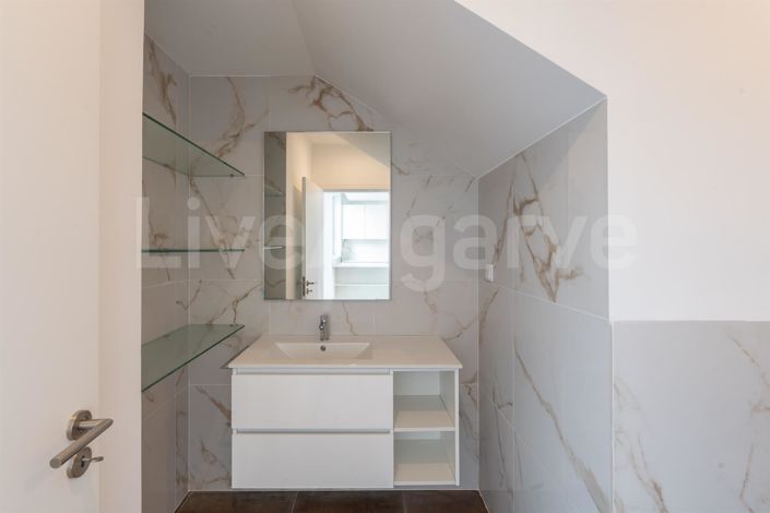 Image No.16-3 Bed House for sale