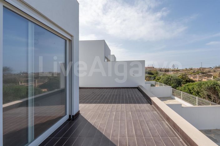 Image No.18-3 Bed House for sale