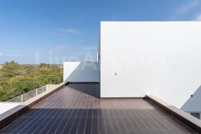 Image No.20-3 Bed House for sale