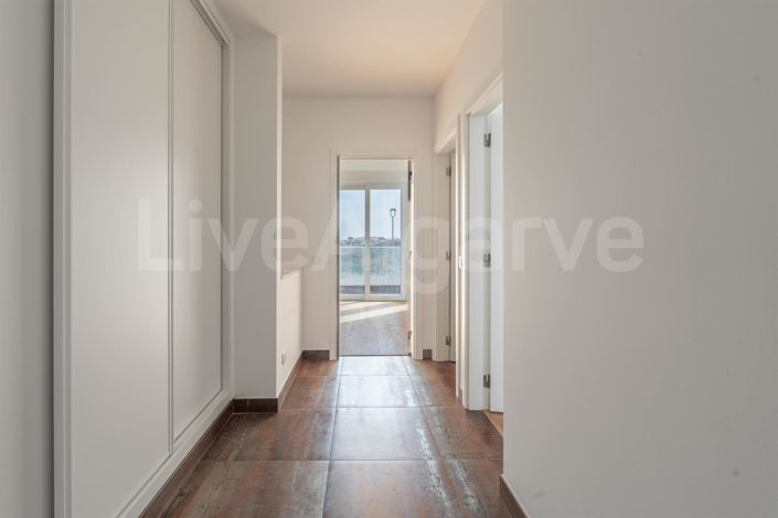 Image No.22-3 Bed House for sale