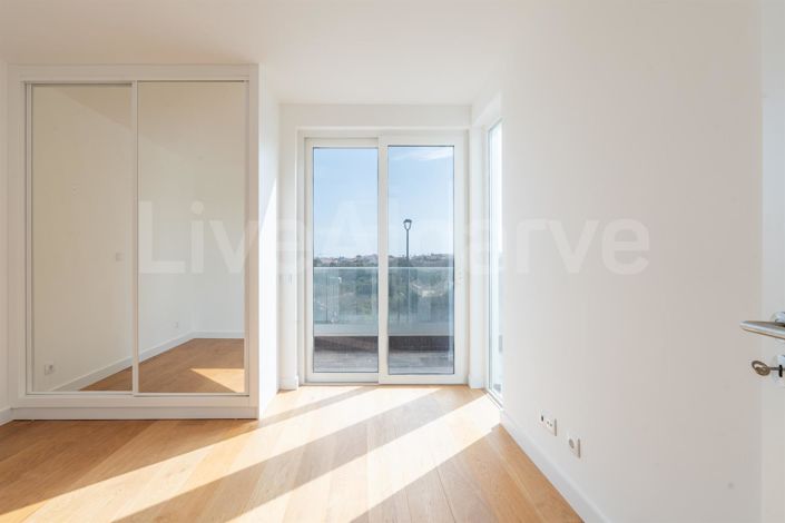 Image No.23-3 Bed House for sale