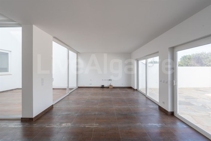 Image No.5-3 Bed House for sale