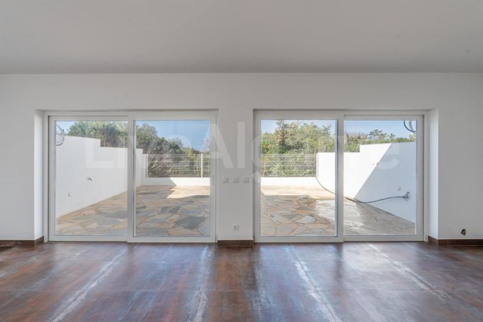 Image No.6-3 Bed House for sale