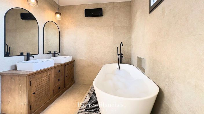 Image No.8-5 Bed House for sale