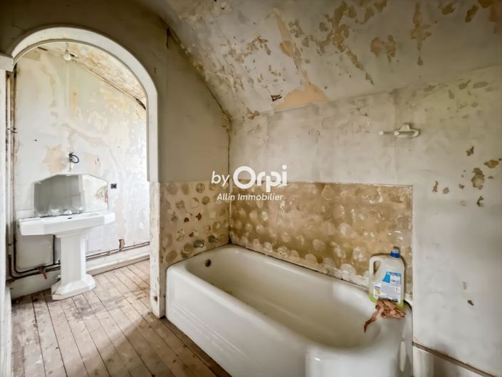 Image No.16-6 Bed House for sale