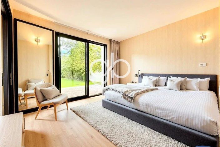 Image No.12-5 Bed House for sale