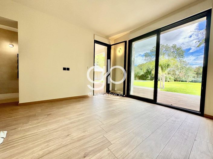 Image No.14-5 Bed House for sale