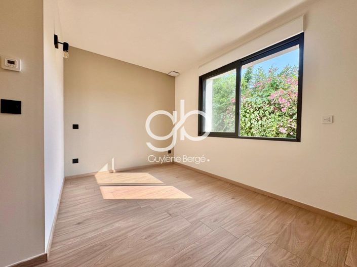 Image No.16-5 Bed House for sale