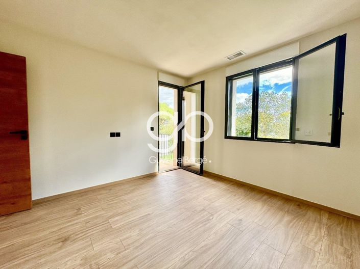 Image No.21-5 Bed House for sale