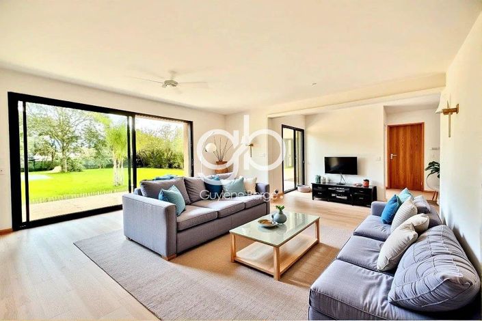 Image No.6-5 Bed House for sale