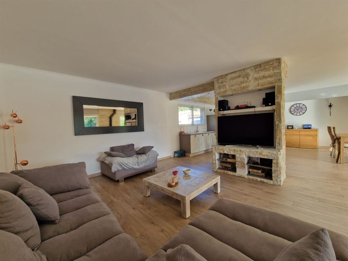 Image No.3-5 Bed House for sale