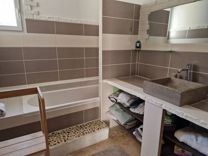 Image No.7-5 Bed House for sale