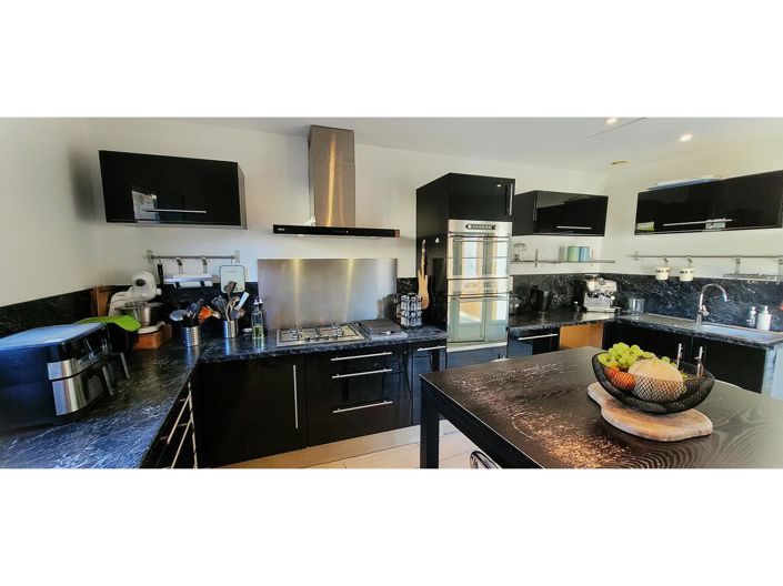 Image No.3-4 Bed House for sale