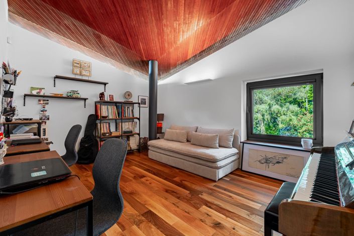 Image No.10-5 Bed House for sale