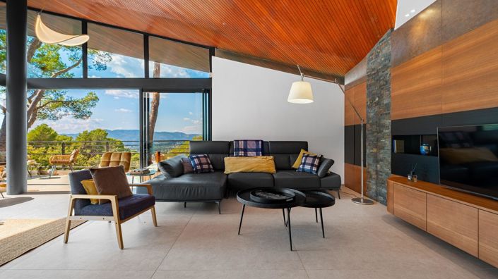 Image No.6-5 Bed House for sale