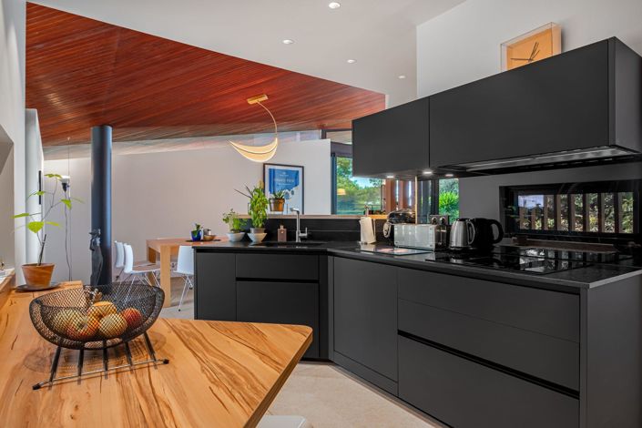 Image No.8-5 Bed House for sale